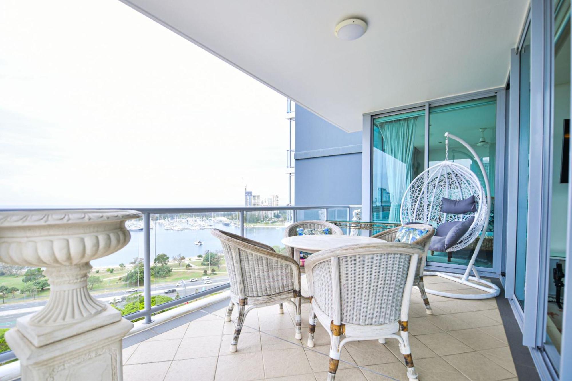 Apartment Stunning View Close To Everything